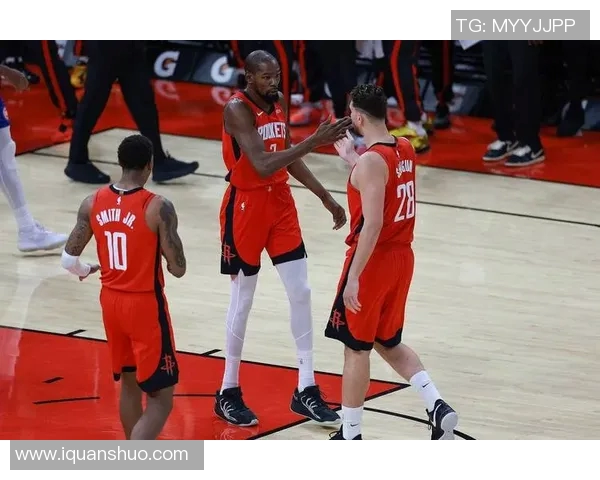 火箭队掌控比赛节奏，击败湖人队跻身西部前四名